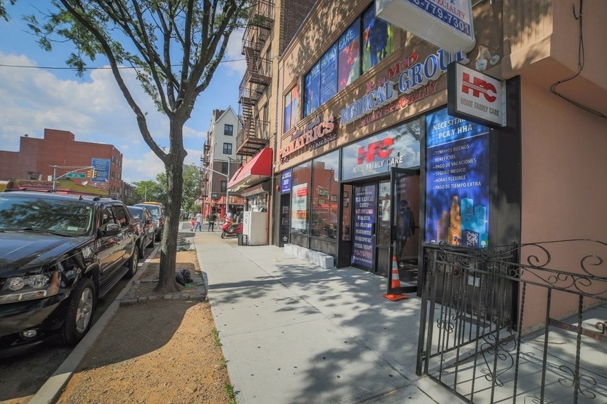 3703 92nd St, Jackson Heights, NY à louer - Photo du bâtiment - Image 1 de 15