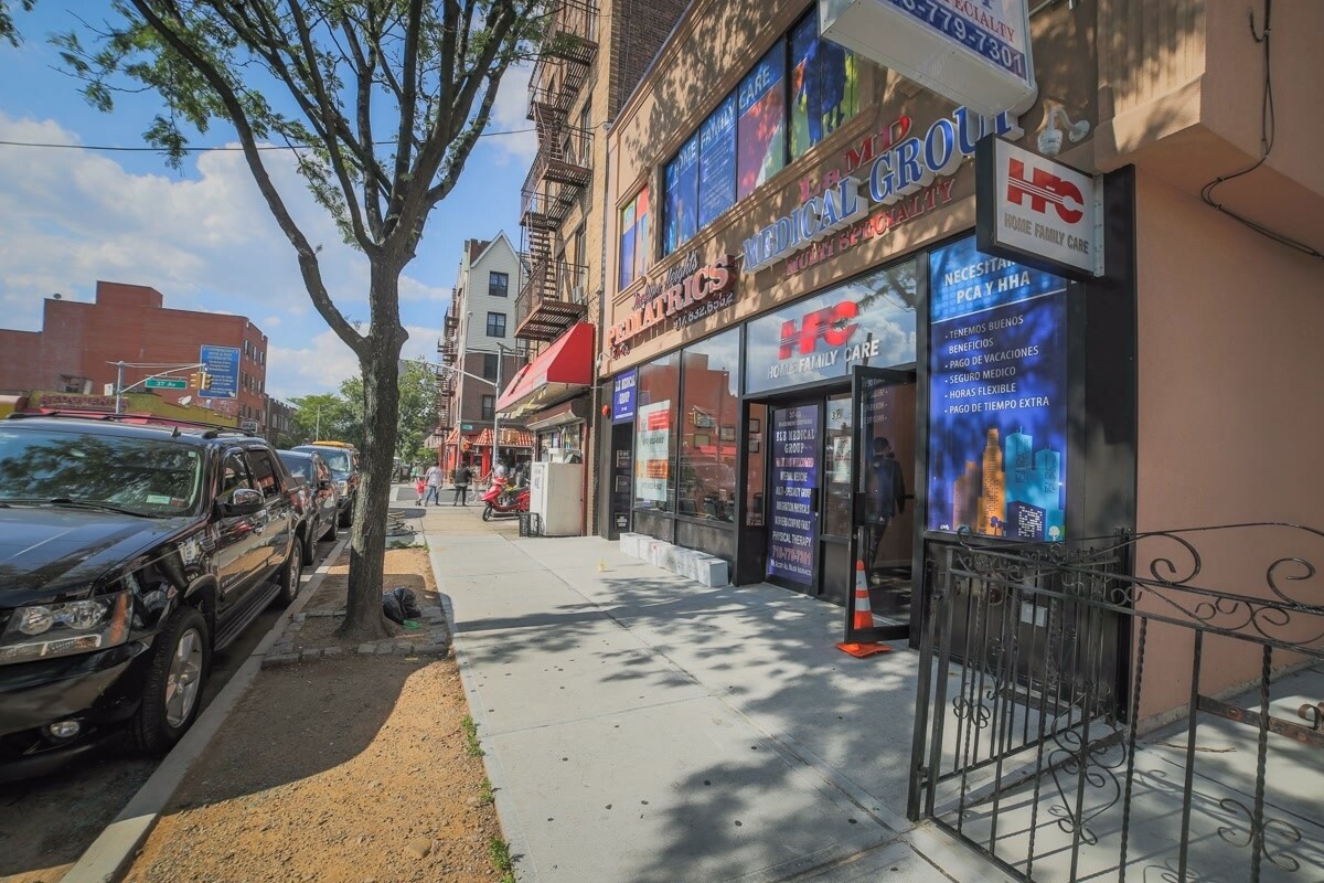 3703 92nd St, Jackson Heights, NY à louer Photo du bâtiment- Image 1 de 16