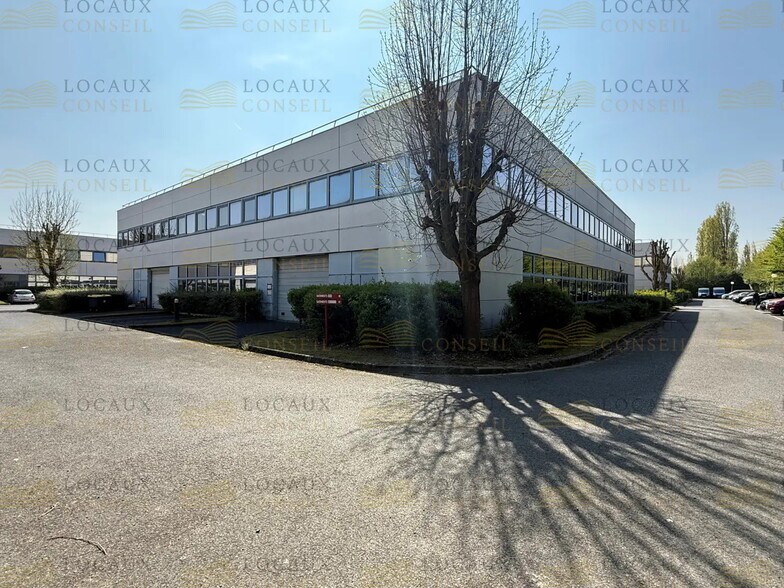 Flex in Roissy-en-France for lease - Building Photo - Image 1 of 12