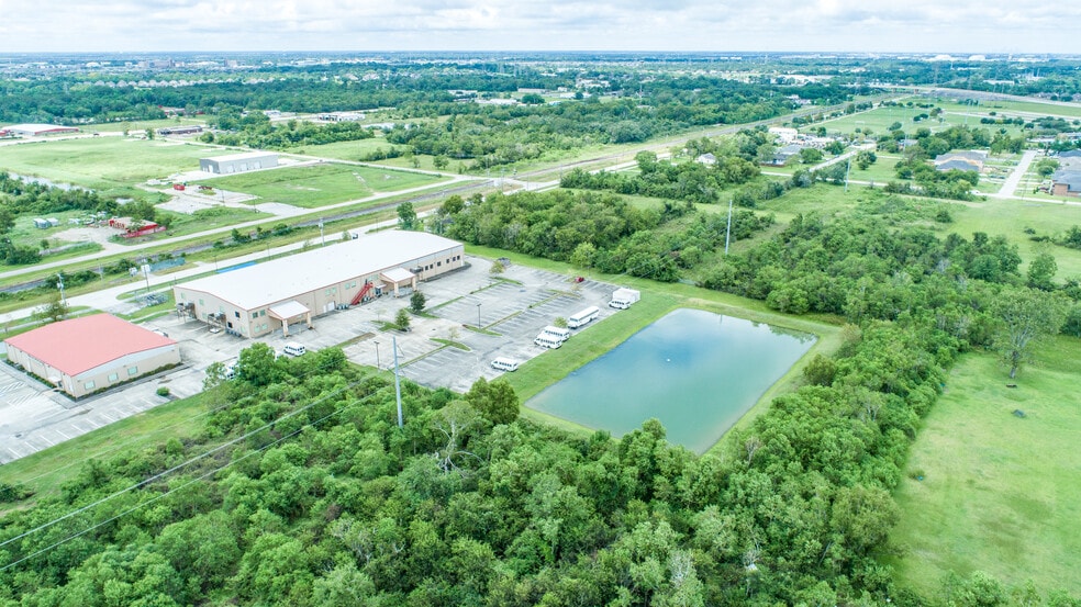 2705 Dickinson Ave, League City, TX for sale - Building Photo - Image 2 of 11