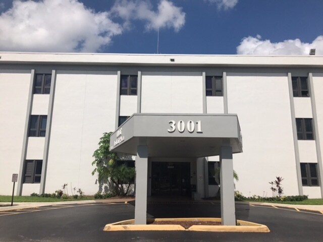 2951 NW 49th Ave, Lauderdale Lakes, FL for lease - Building Photo - Image 2 of 5