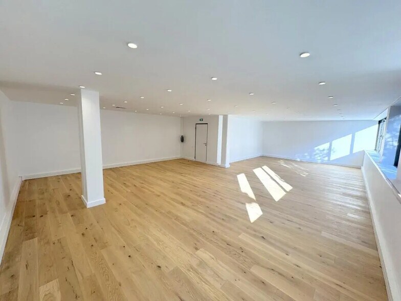 Office in Viroflay for lease - Interior Photo - Image 1 of 8