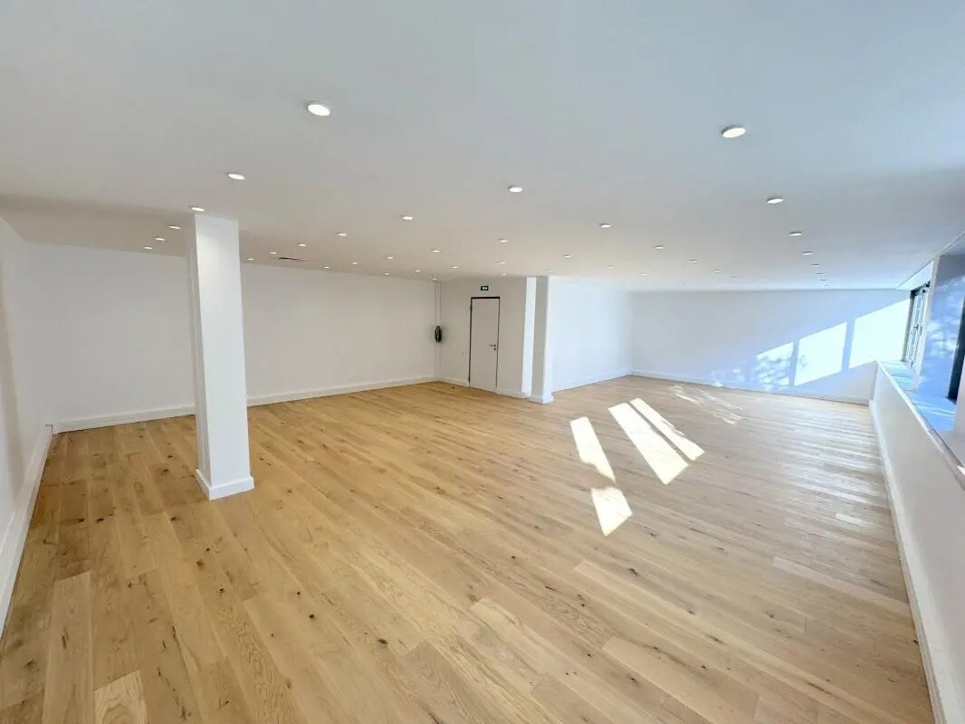 Office in Viroflay for lease Interior Photo- Image 1 of 9