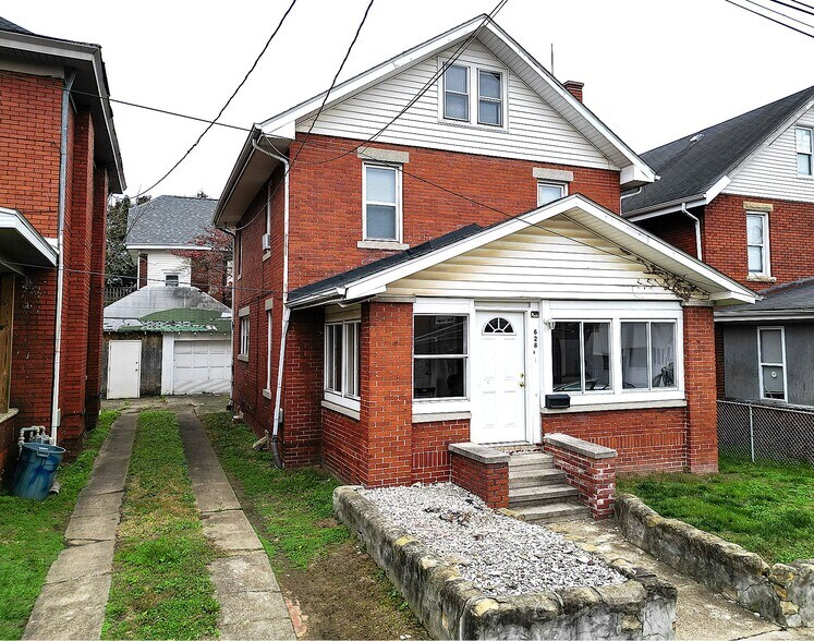 628 John Marshall Dr, Huntington, WV à vendre - Photo principale - Image 1 de 1