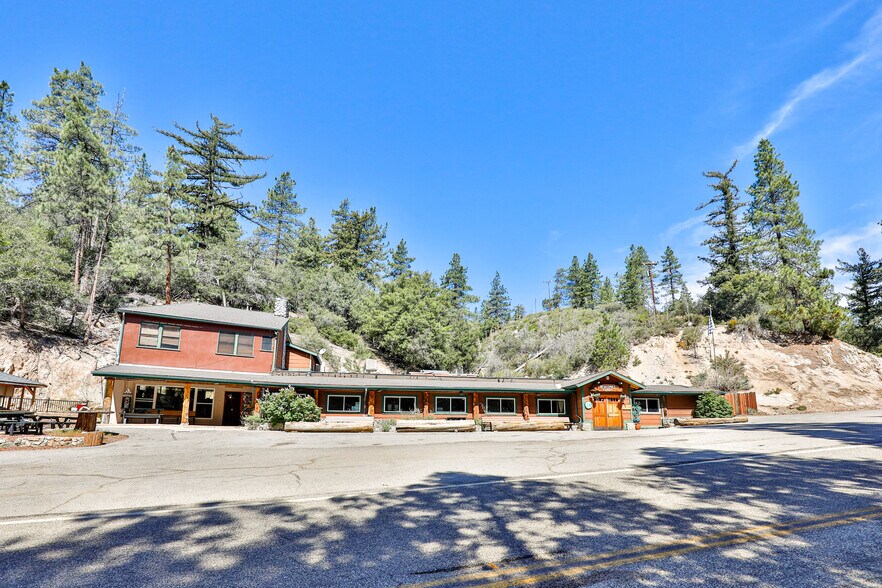CA-2, La Cañada Flintridge, CA à vendre - Photo du bâtiment - Image 3 de 34