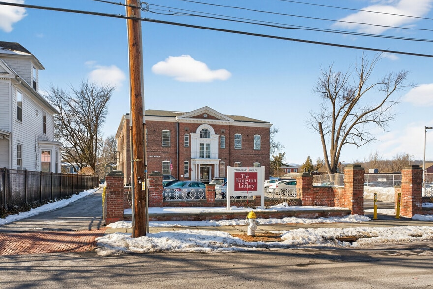 61 Crown St, Kingston, NY for lease - Building Photo - Image 3 of 27