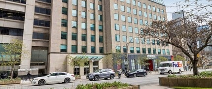 375 University Ave, Toronto, ON à louer Photo du bâtiment- Image 2 de 5