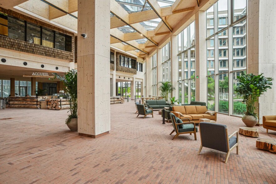 1 Place Des Papeteries, Nanterre à louer - Photo du bâtiment - Image 3 de 6