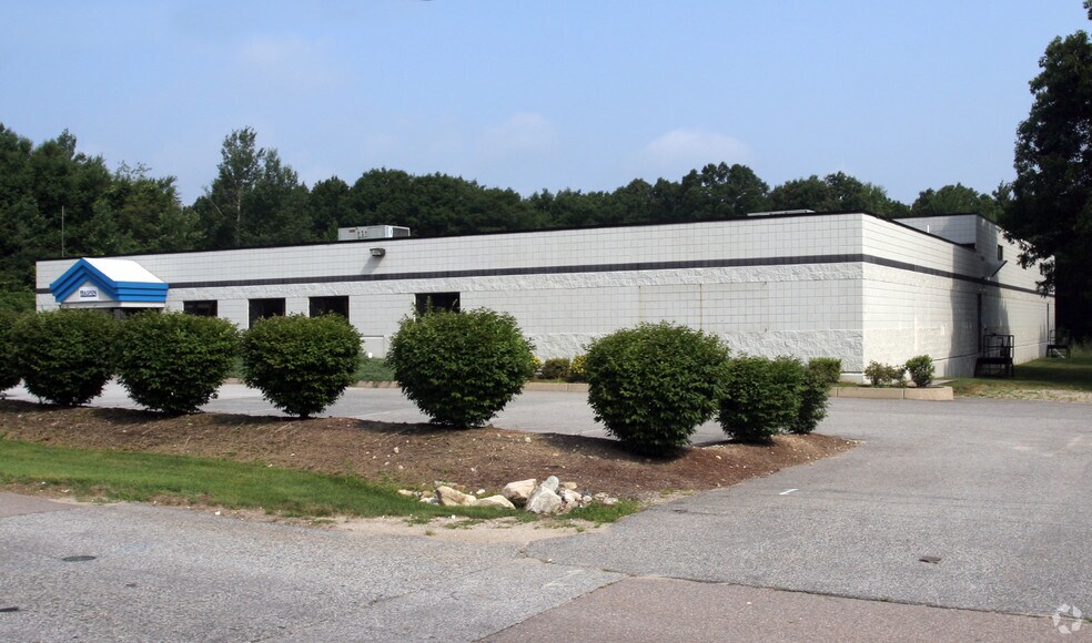 27 Wellington Rd, Lincoln, RI à louer - Photo du bâtiment - Image 3 de 9