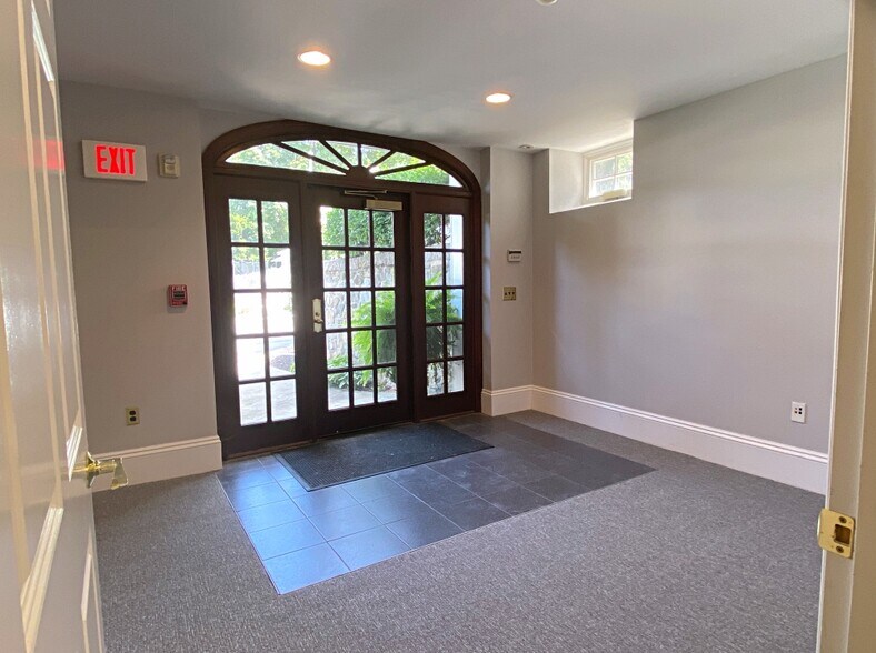 629 Main St, Woburn, MA à louer - Photo intérieure - Image 1 de 16