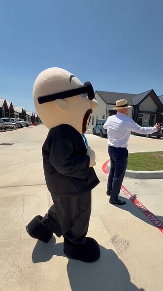 5251 Katy Mills Circle, Katy, TX à vendre - Vidéo sur l’inscription commerciale - Image 3 de 23