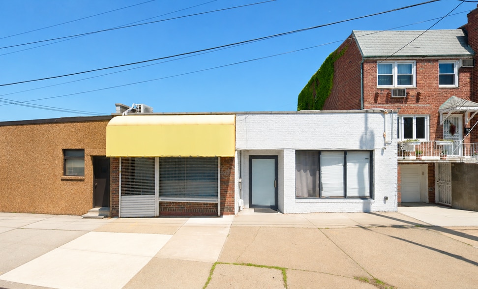 4613 188th St, Flushing, NY à vendre - Photo du bâtiment - Image 3 de 3