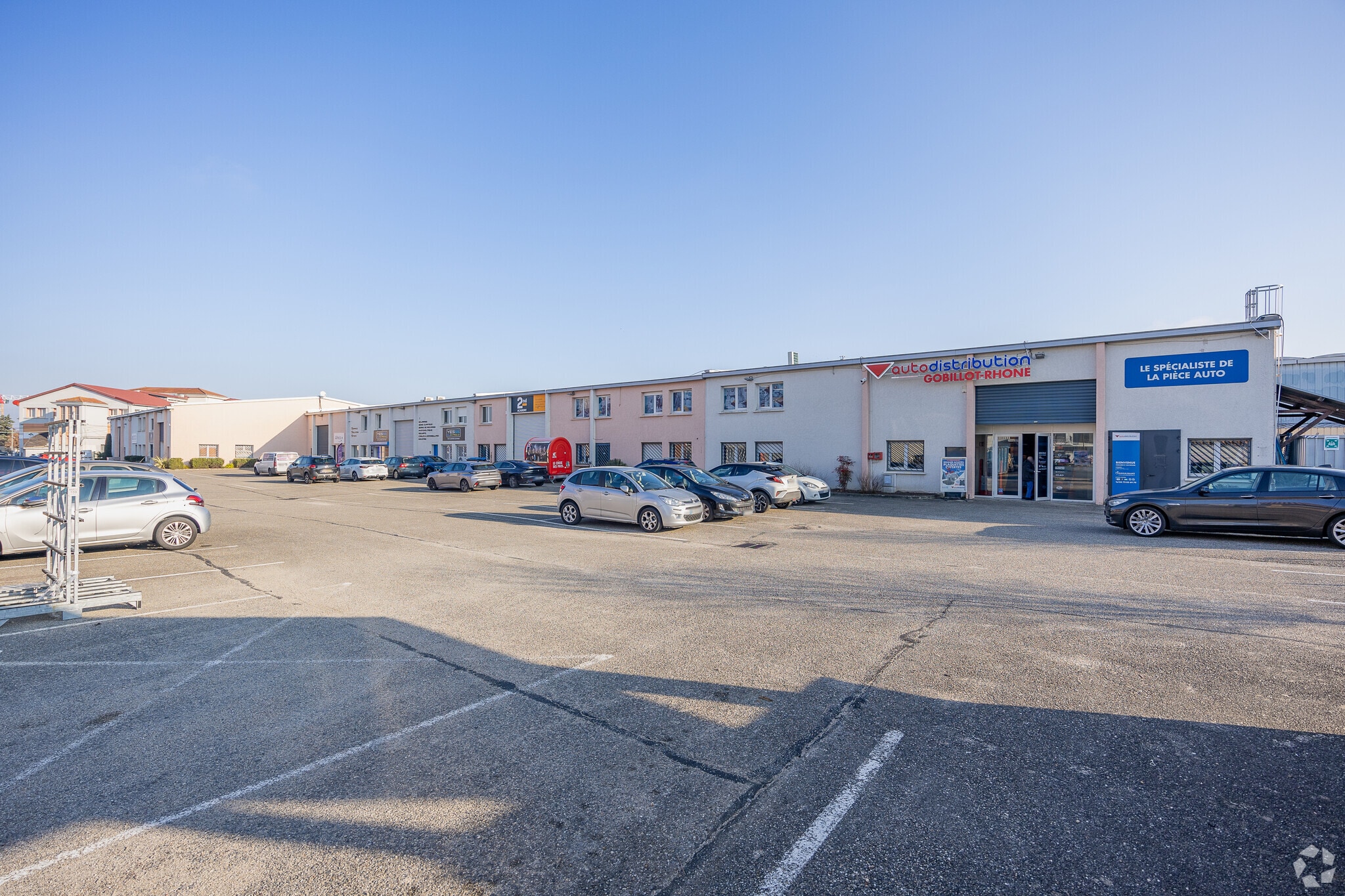 31 Rue Wilson, Décines-Charpieu for lease Building Photo- Image 1 of 9