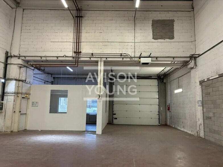 Flex in Gennevilliers for lease - Interior Photo - Image 3 of 5