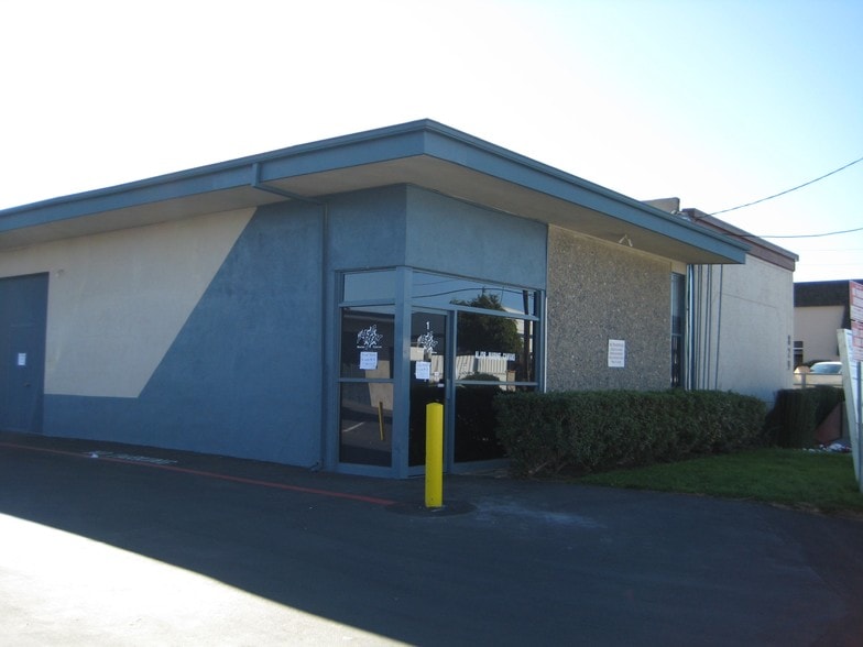 817 W 17th St, Costa Mesa, CA for lease - Building Photo - Image 1 of 2