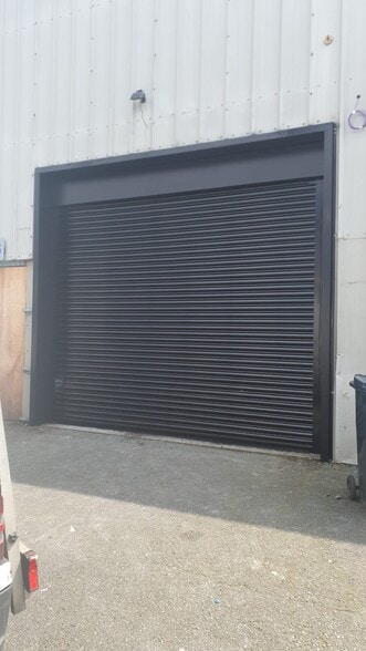 6 Theydon Rd, London for lease - Building Photo - Image 3 of 3