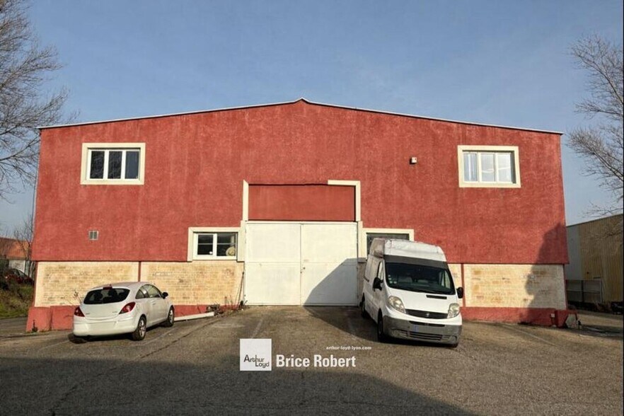 Flex in Saint Genis Laval for sale - Building Photo - Image 2 of 9