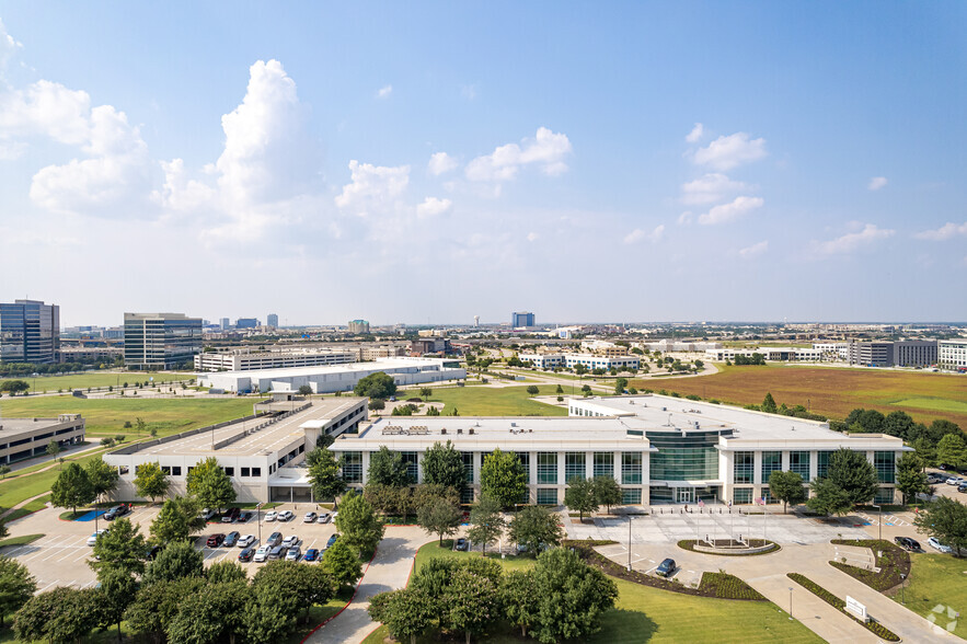 5501 Headquarters Dr, Plano, TX à louer - Photo du bâtiment - Image 2 de 21