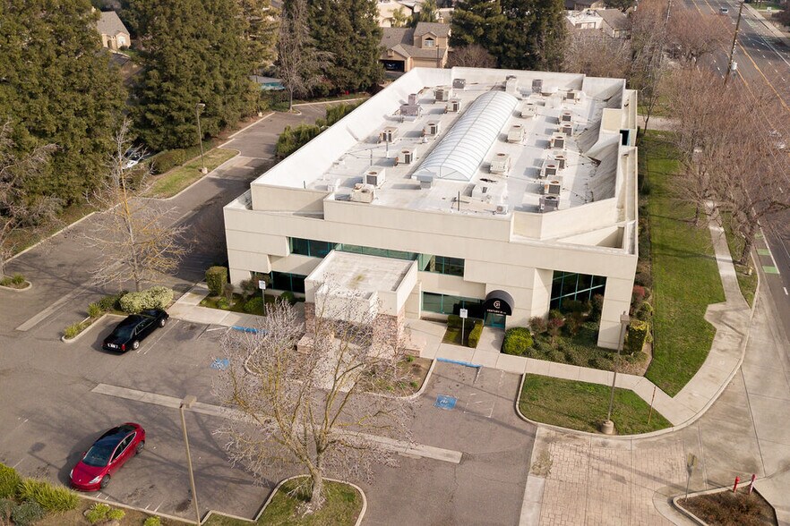 605 Standiford Ave, Modesto, CA à louer - Photo du bâtiment - Image 3 de 8