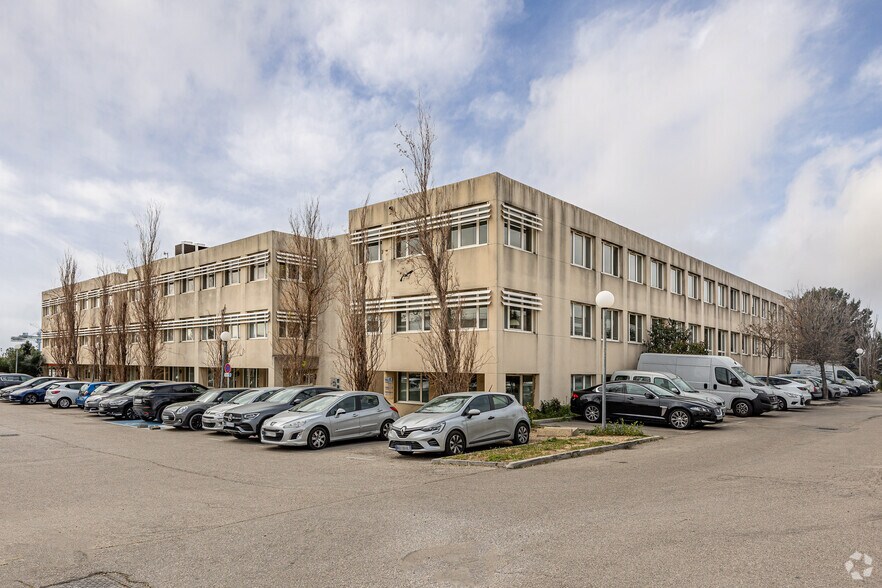 Office in Marseille for lease - Building Photo - Image 3 of 3