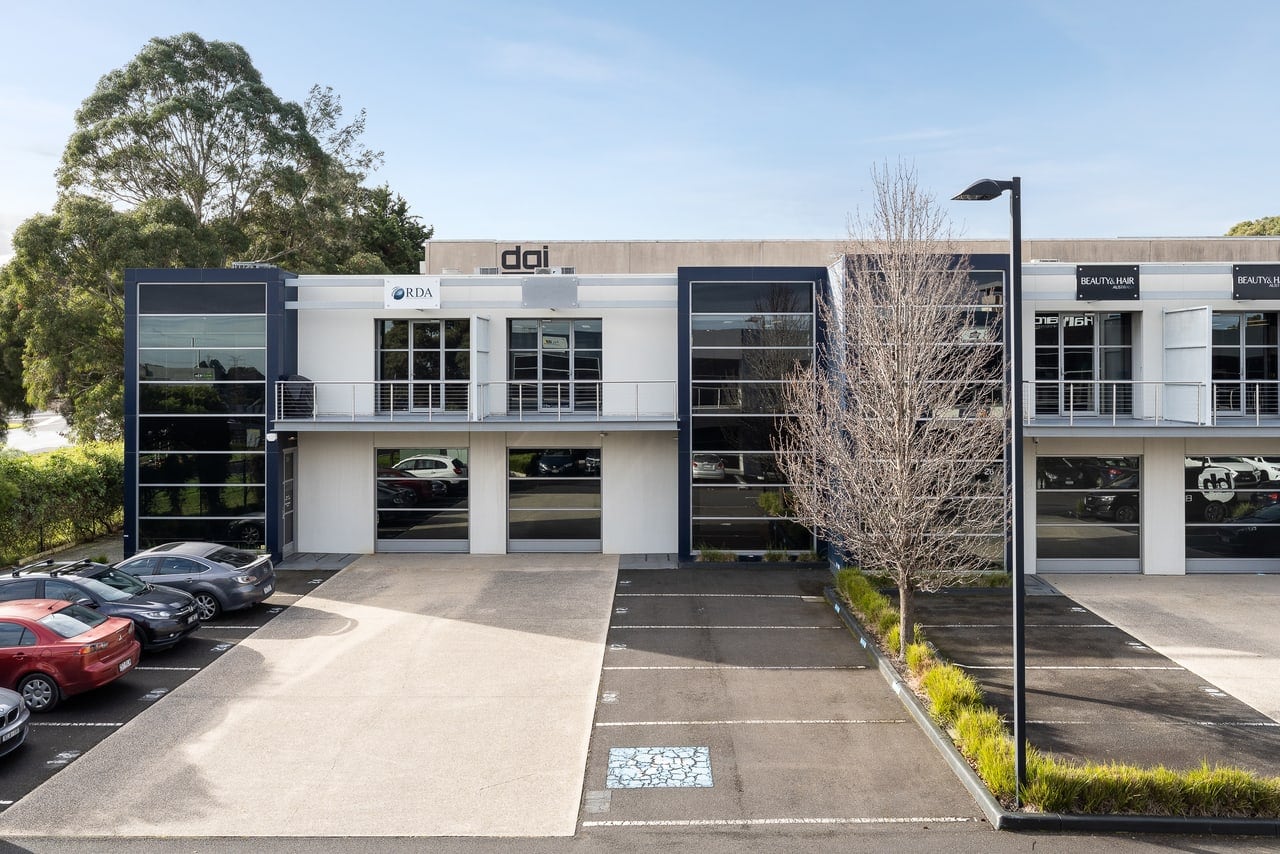 15 Ricketts Rd, MOUNT WAVERLEY for lease Primary Photo- Image 1 of 2