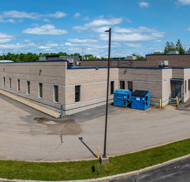 420 Rte 138, Donnacona, QC à louer - Photo du bâtiment - Image 2 de 12