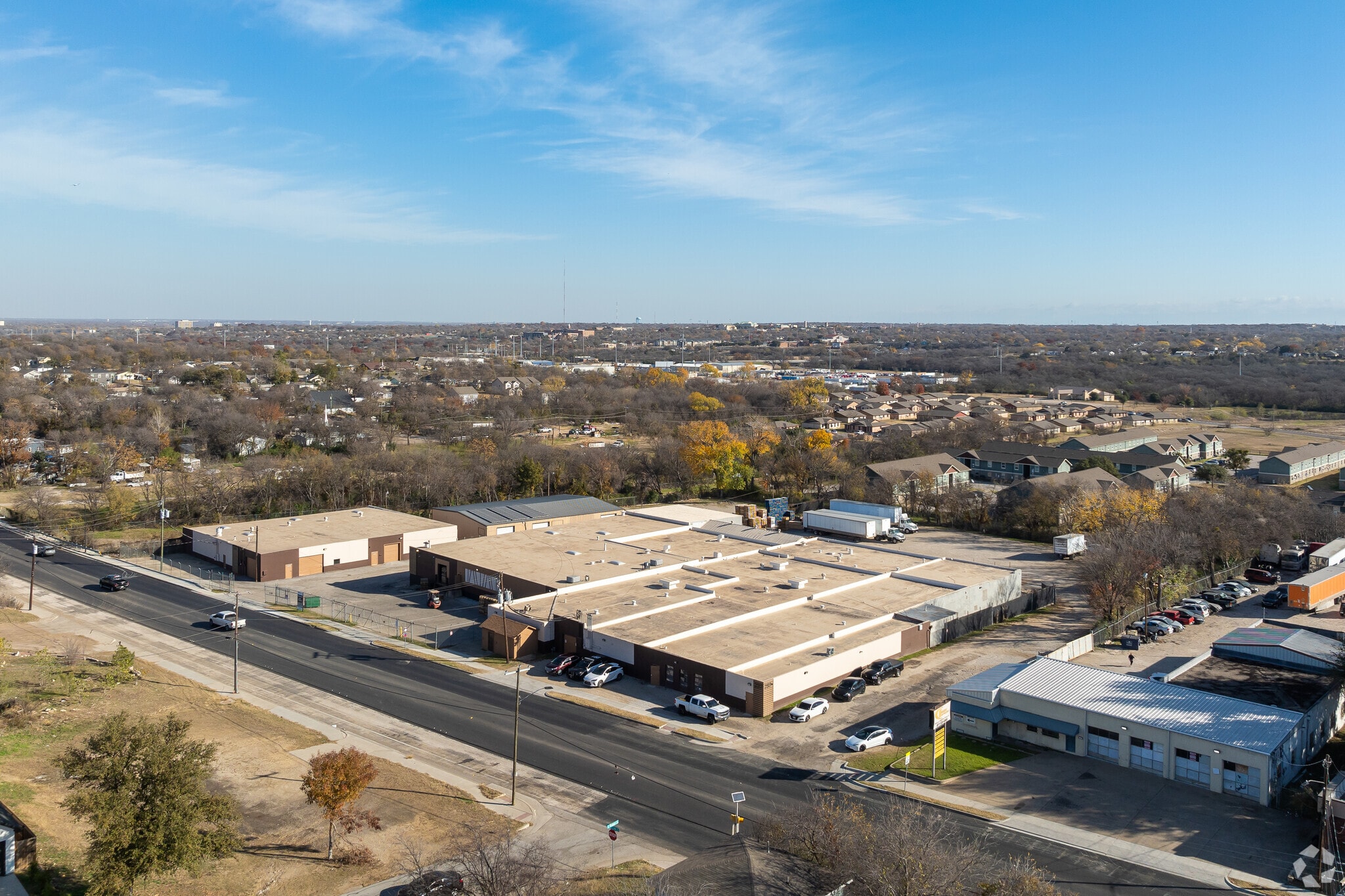 2463-2517 S Riverside Dr, Fort Worth, TX for lease Primary Photo- Image 1 of 21