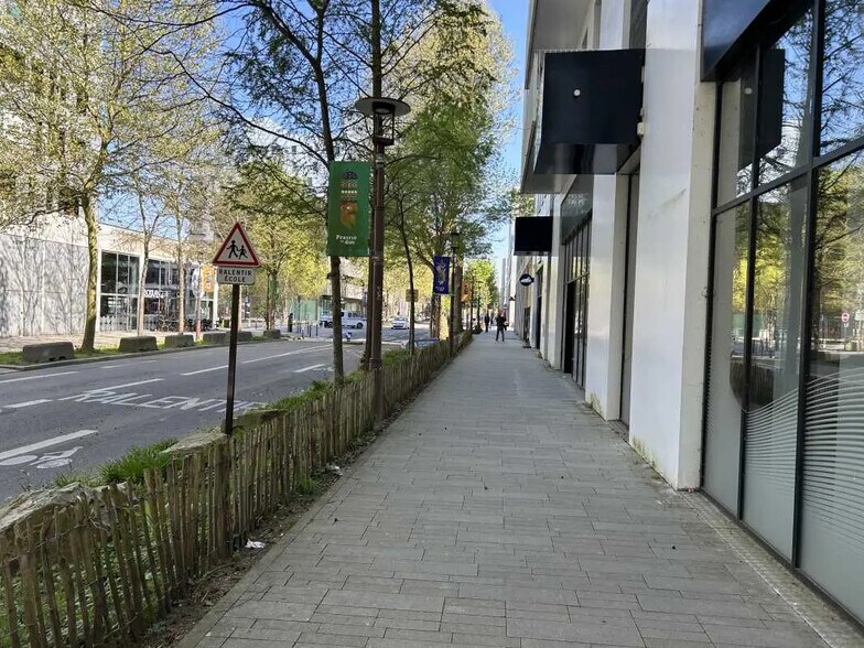 Commerce de détail dans Nantes à louer - Photo du bâtiment - Image 2 de 7