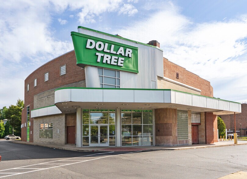 940 Quaker Ln, West Hartford, CT à vendre - Photo du bâtiment - Image 3 de 3