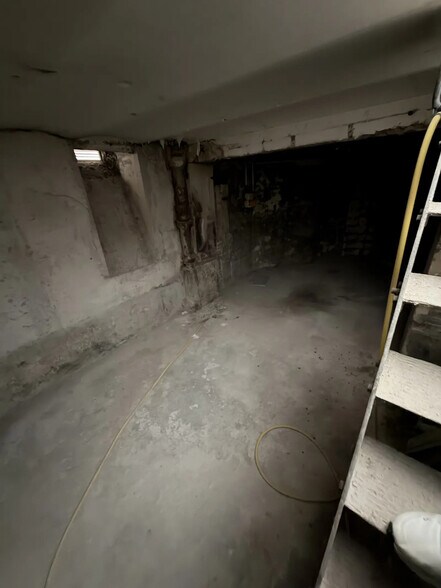 Retail in Paris for lease - Interior Photo - Image 3 of 6