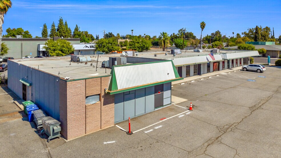 2971 Maroa ave, Fresno, CA à vendre - Photo du bâtiment - Image 2 de 36