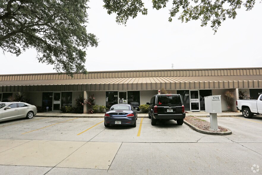 1715 Independence Blvd, Sarasota, FL à louer - Photo du bâtiment - Image 2 de 10
