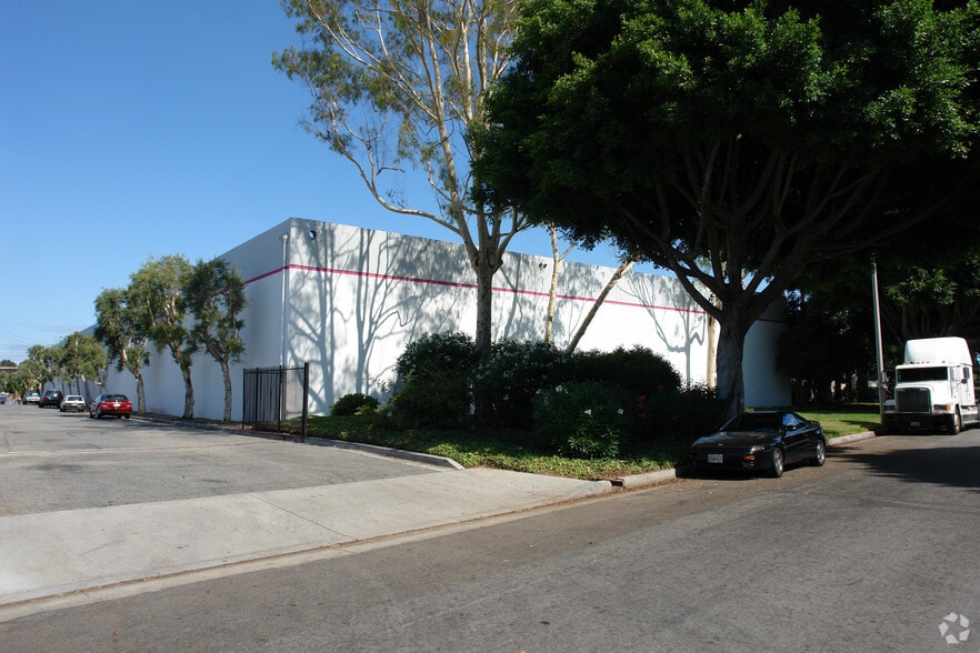 18700 Laurel Park Rd, Rancho Dominguez, CA for lease - Building Photo - Image 2 of 4
