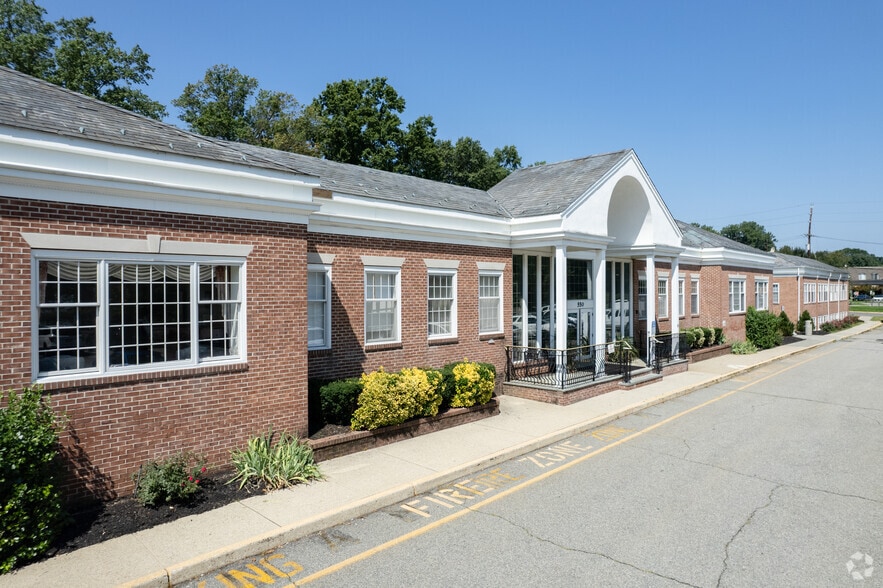 550 Kinderkamack Rd, Oradell, NJ for lease - Building Photo - Image 2 of 22