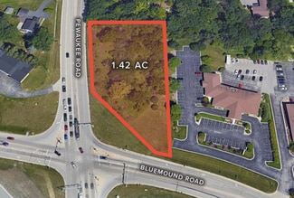 Plus de détails pour 400 Bluemound Rd, Waukesha, WI - Terrain à louer