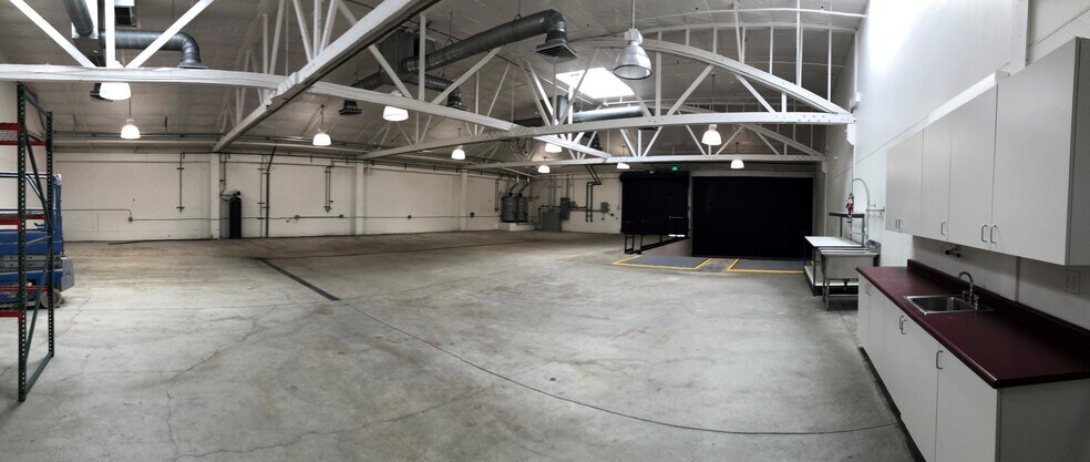 2102 Dennison St, Oakland, CA à louer - Photo du bâtiment - Image 2 de 16