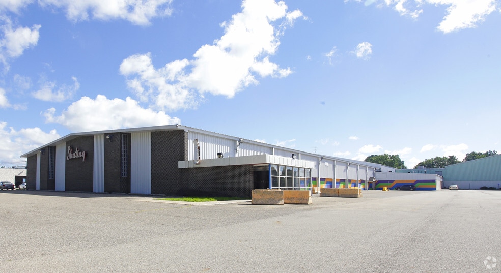 2100 28th St SE, Grand Rapids, MI for lease - Primary Photo - Image 3 of 5