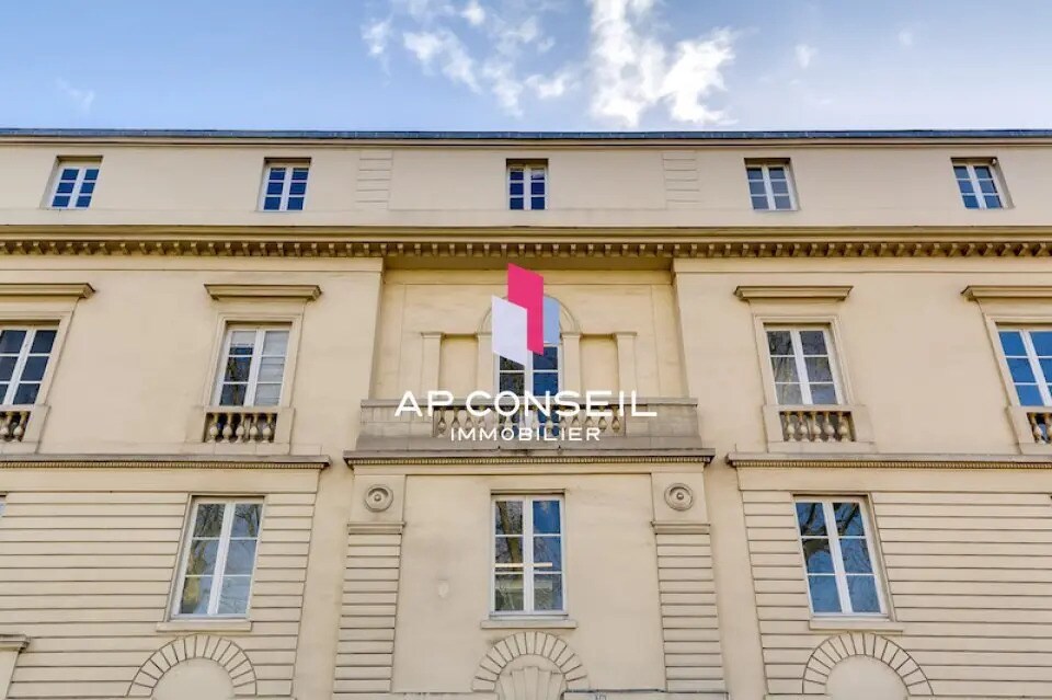 Office in Versailles for lease Building Photo- Image 1 of 6