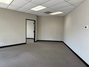 127 Business Center Dr, Corona, CA for lease Interior Photo- Image 2 of 7