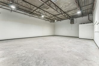 1105 Colorado Ln, Arlington, TX for lease Interior Photo- Image 2 of 3