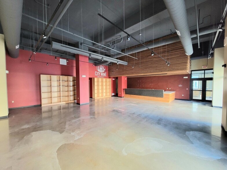 900 New Hampshire St, Lawrence, KS for lease - Interior Photo - Image 2 of 4