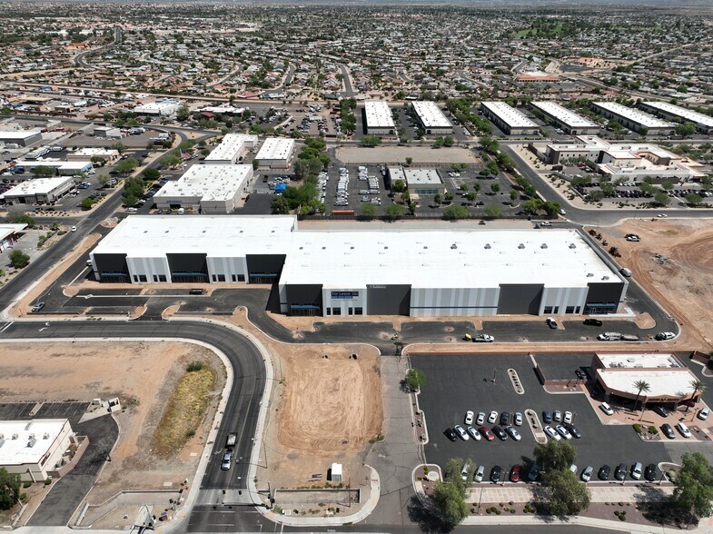 13270 W Bell Rd, Surprise, AZ à louer - Photo du bâtiment - Image 2 de 8