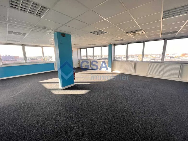 Office in Évry-Courcouronnes for lease - Interior Photo - Image 2 of 11