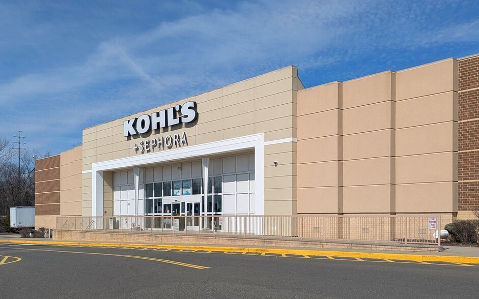 100 Hawley Ln, Trumbull, CT for lease - Building Photo - Image 1 of 15