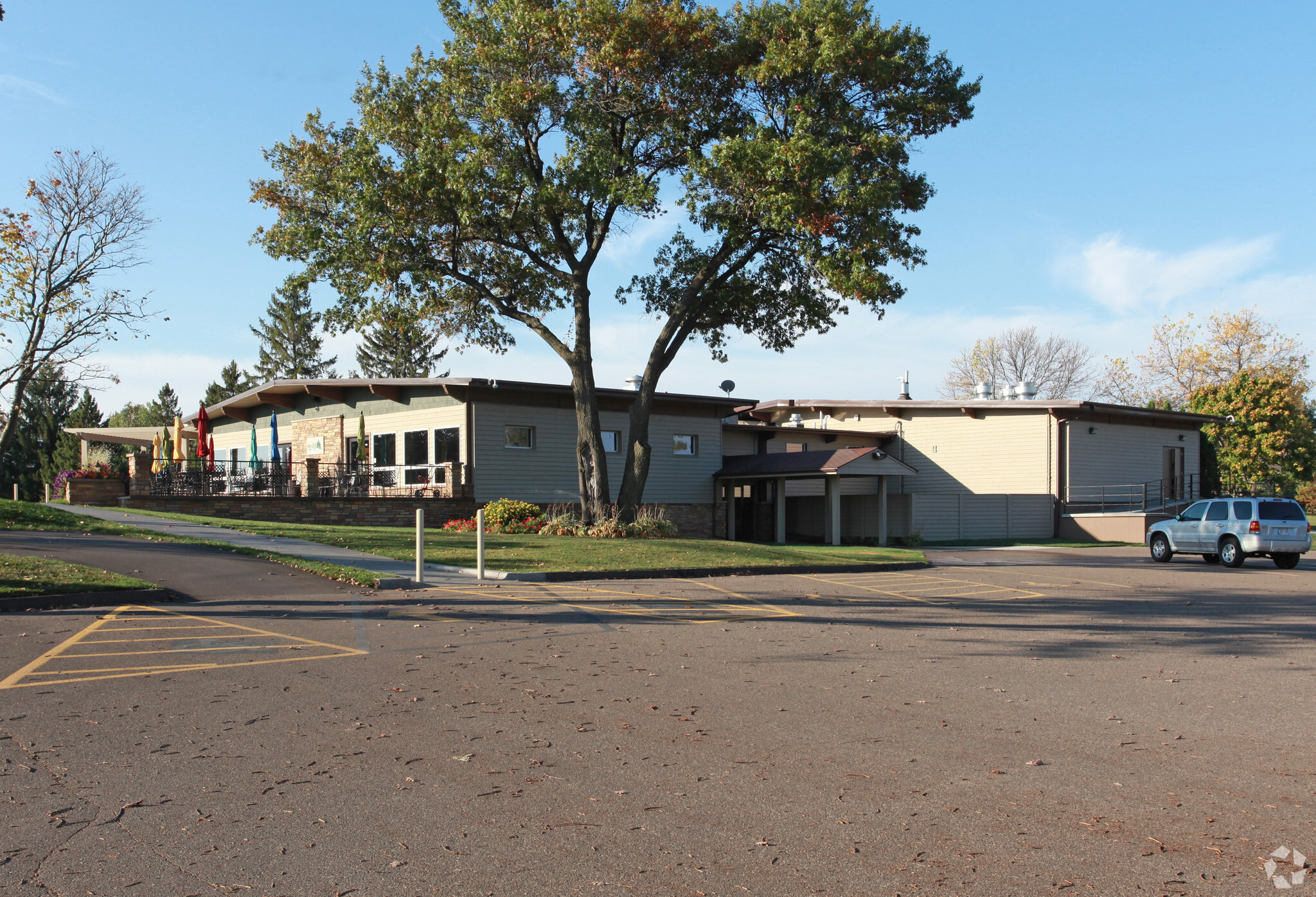 2120 E Division St, River Falls, WI for sale Primary Photo- Image 1 of 1