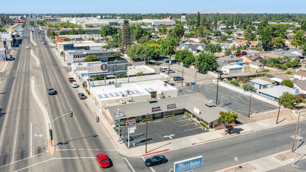 2804 N Blackstone Ave, Fresno, CA à vendre - Photo du bâtiment - Image 3 de 9