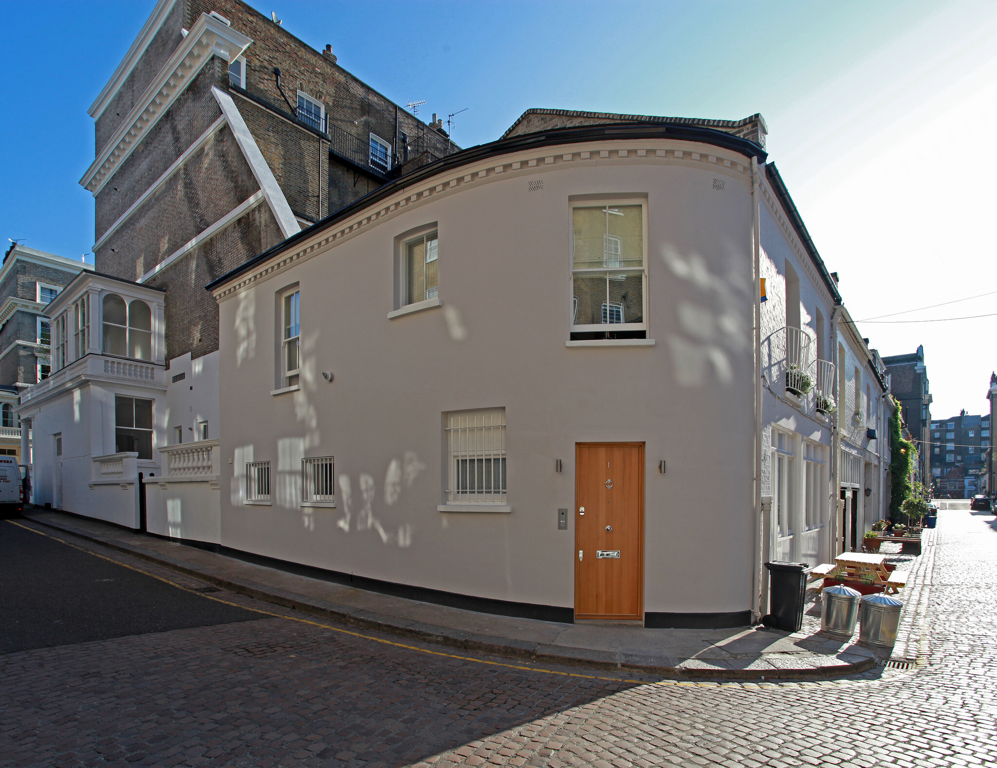 1-1A Petersham Mews, London à vendre Photo principale- Image 1 de 1