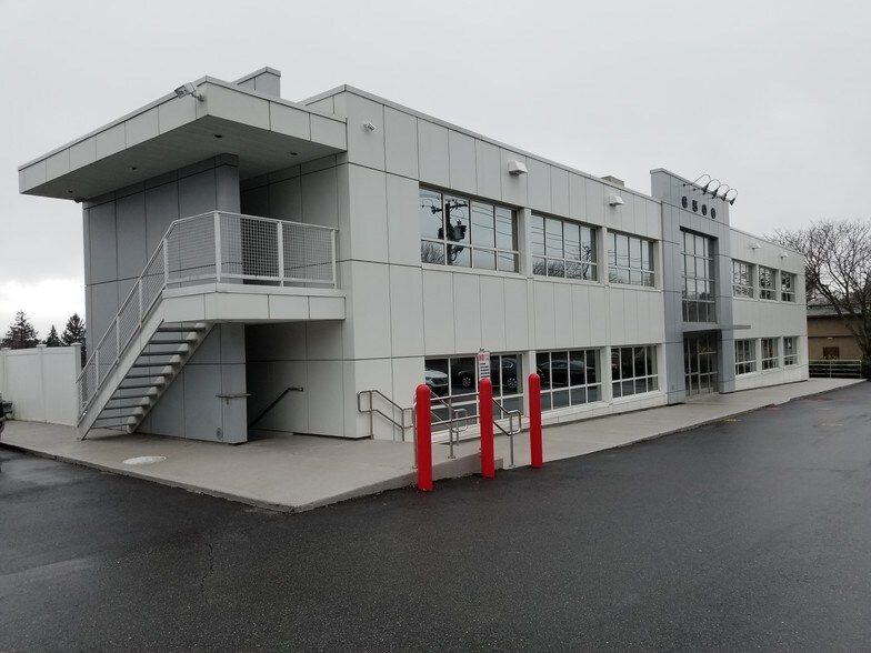 6500 Jericho Tpke, Syosset, NY à louer - Photo du bâtiment - Image 3 de 6