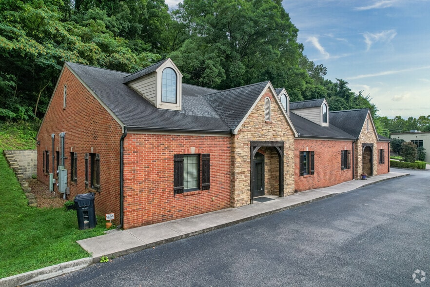5820 Walden Dr, Knoxville, TN à louer - Photo du bâtiment - Image 2 de 6