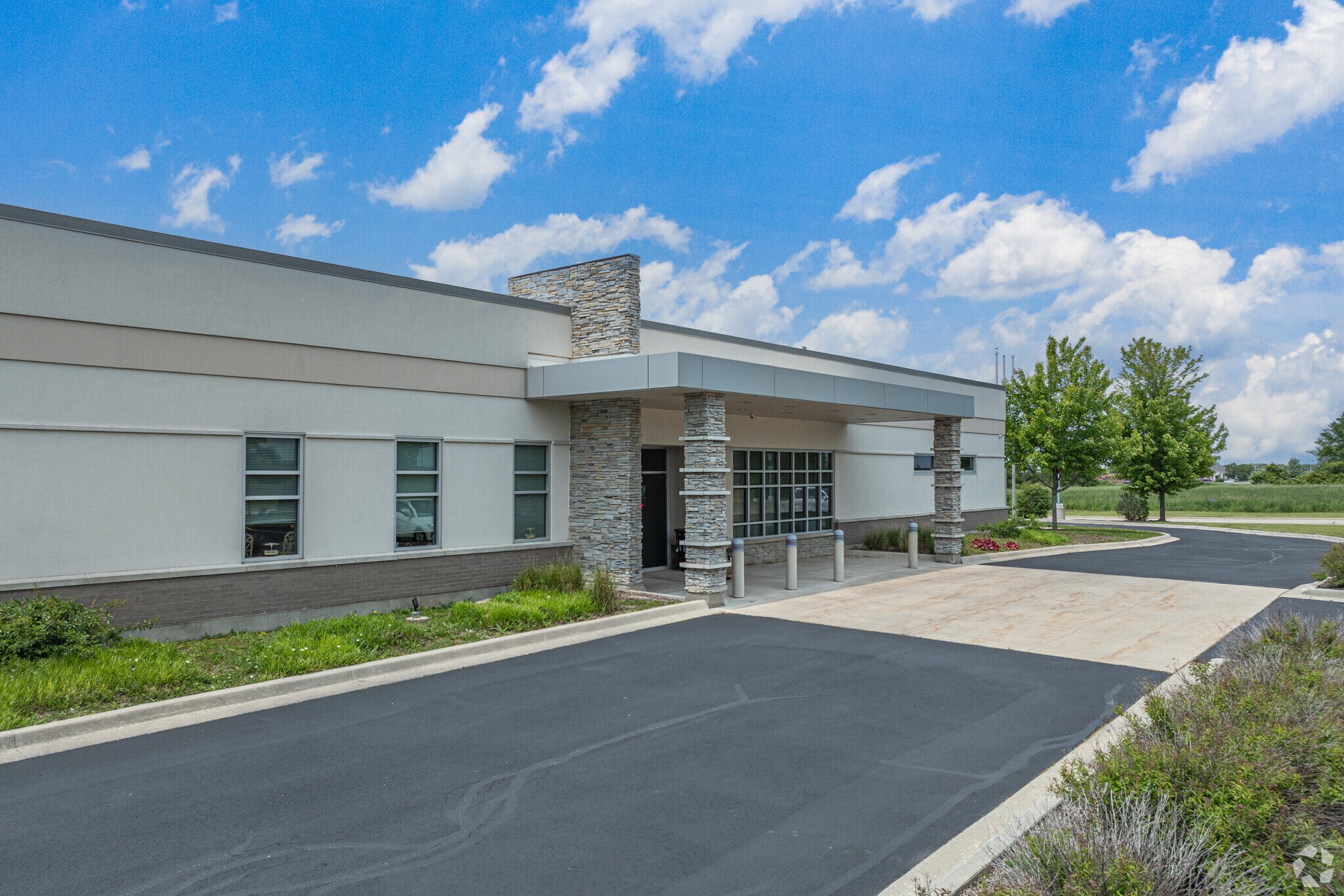 1630 Gateway Dr, Sycamore, IL à louer Photo principale- Image 1 de 5